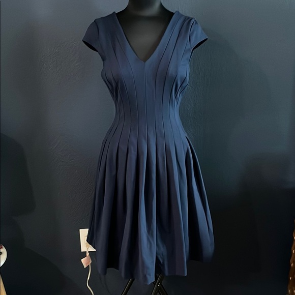 White House Black Market navy blue pleated skater dress lined sz 4 - Picture 2 of 9